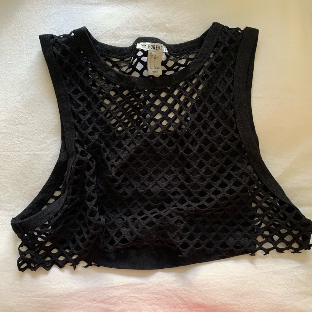 Sports bra with mesh crop